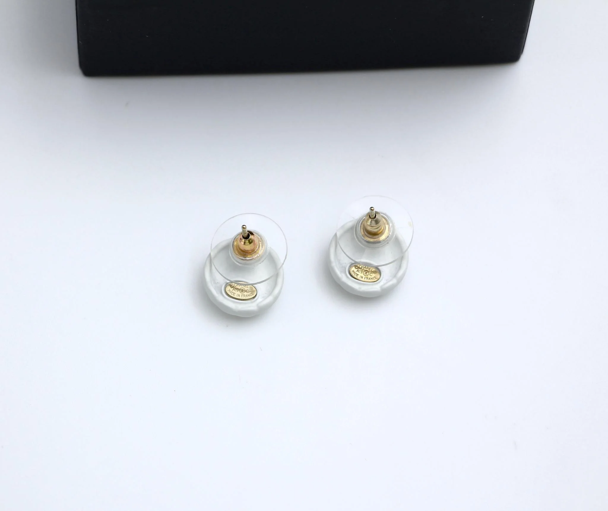 Chanel 19C White Resin Cc Logo Stud Earrings - Image 6