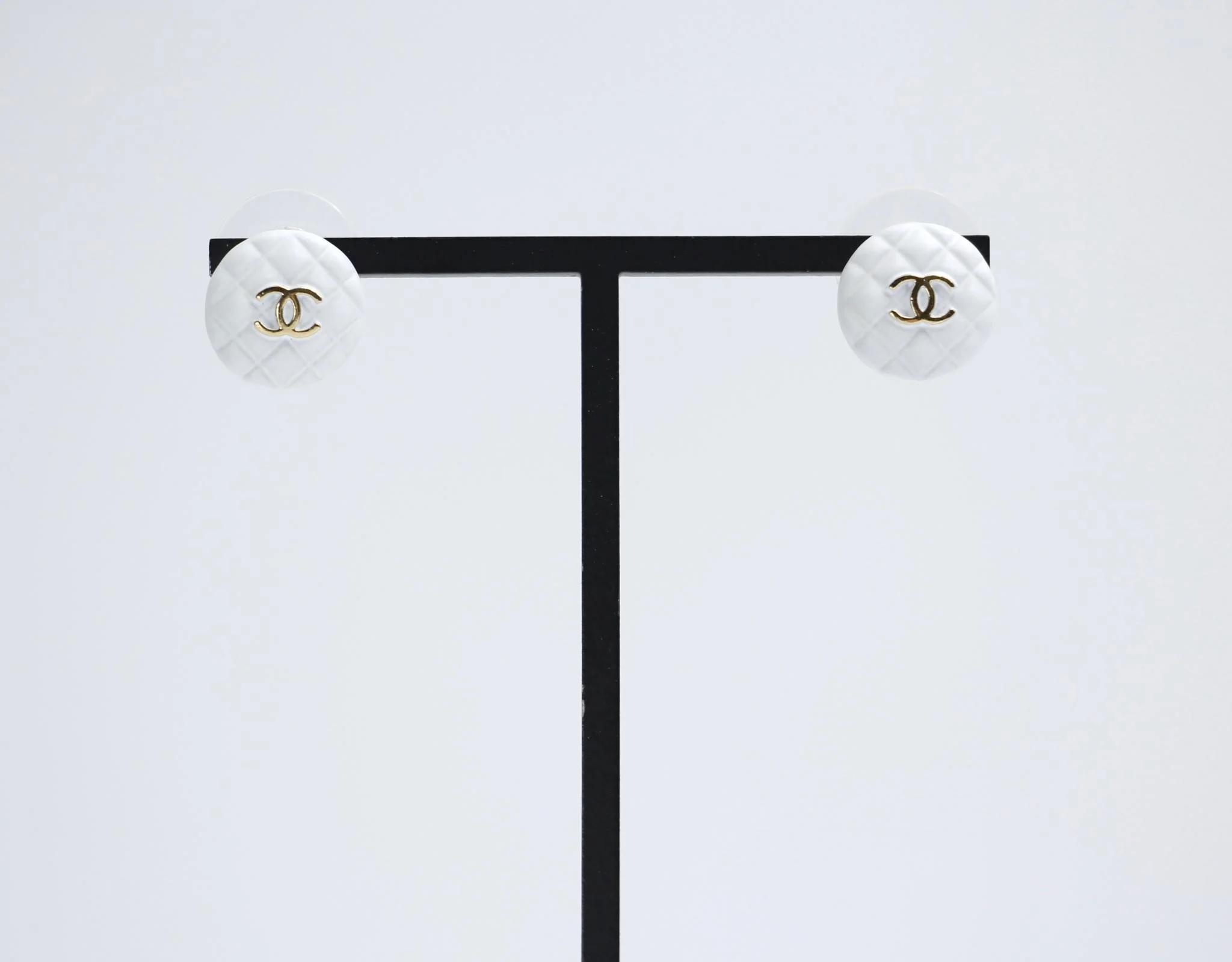 Chanel 19C White Resin Cc Logo Stud Earrings - Image 7