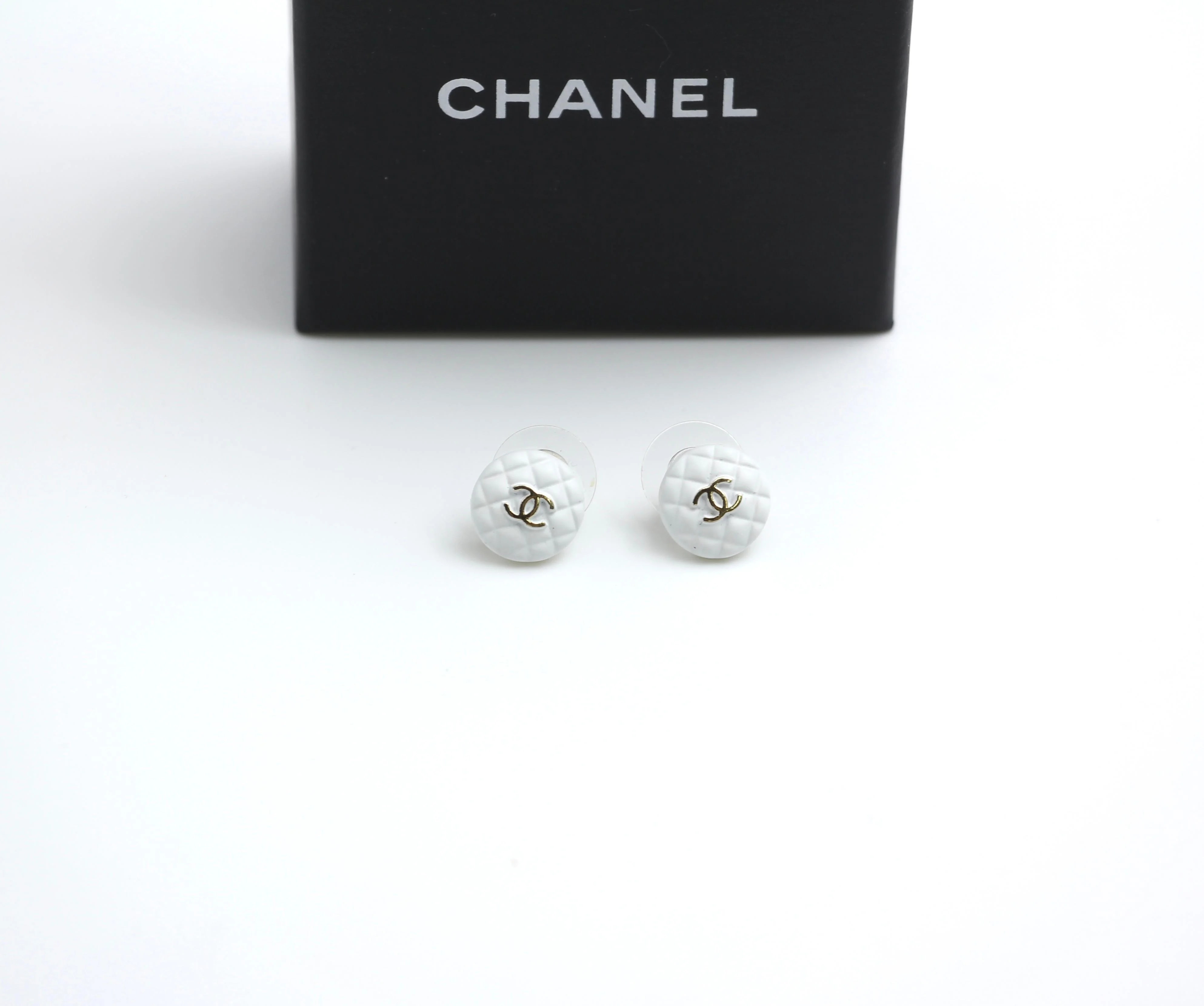 Chanel 19C White Resin Cc Logo Stud Earrings - Image 8