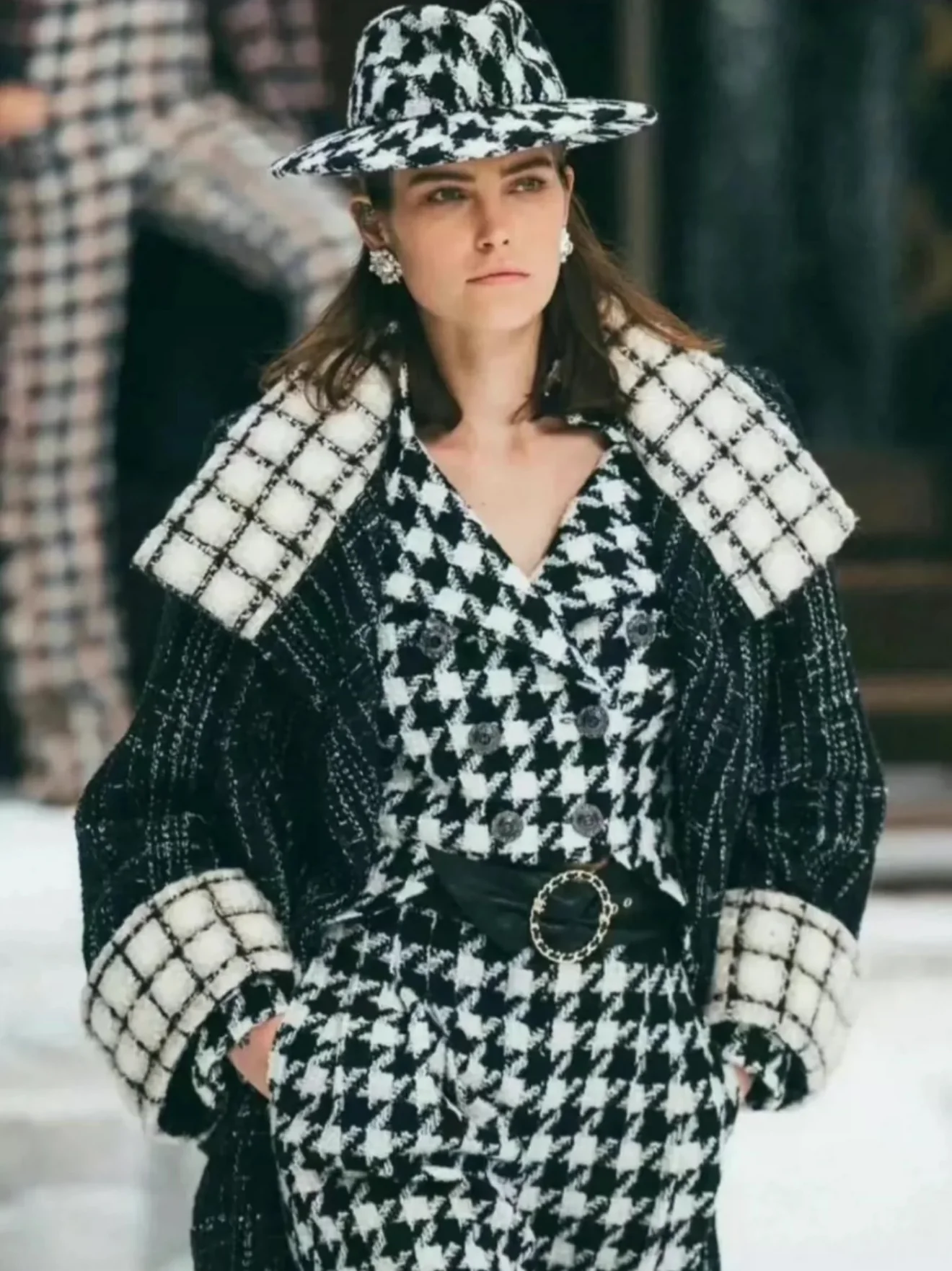 Chanel 19k Black & Ecru Wool Tweed Fedora Hat - Image 2
