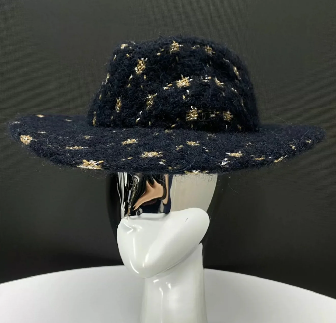 Chanel 19K Black & Gold Wool tweed Fedora Hat - Image 4