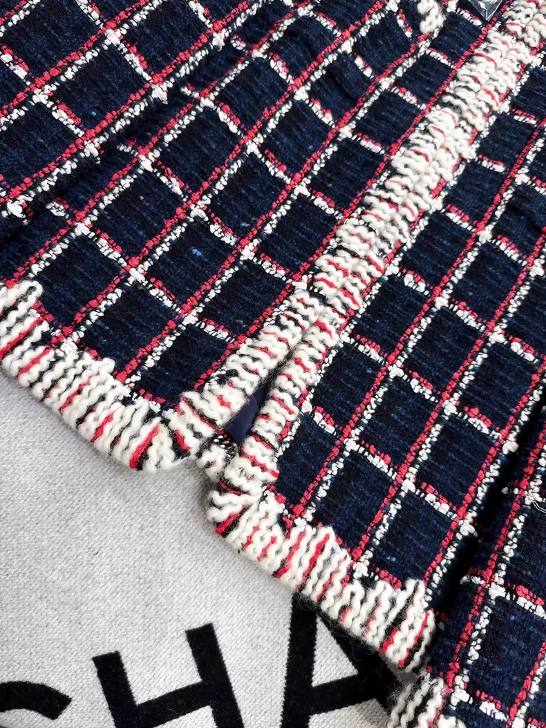 Chanel 19K Red and Blue Tweed Jacket - Image 4