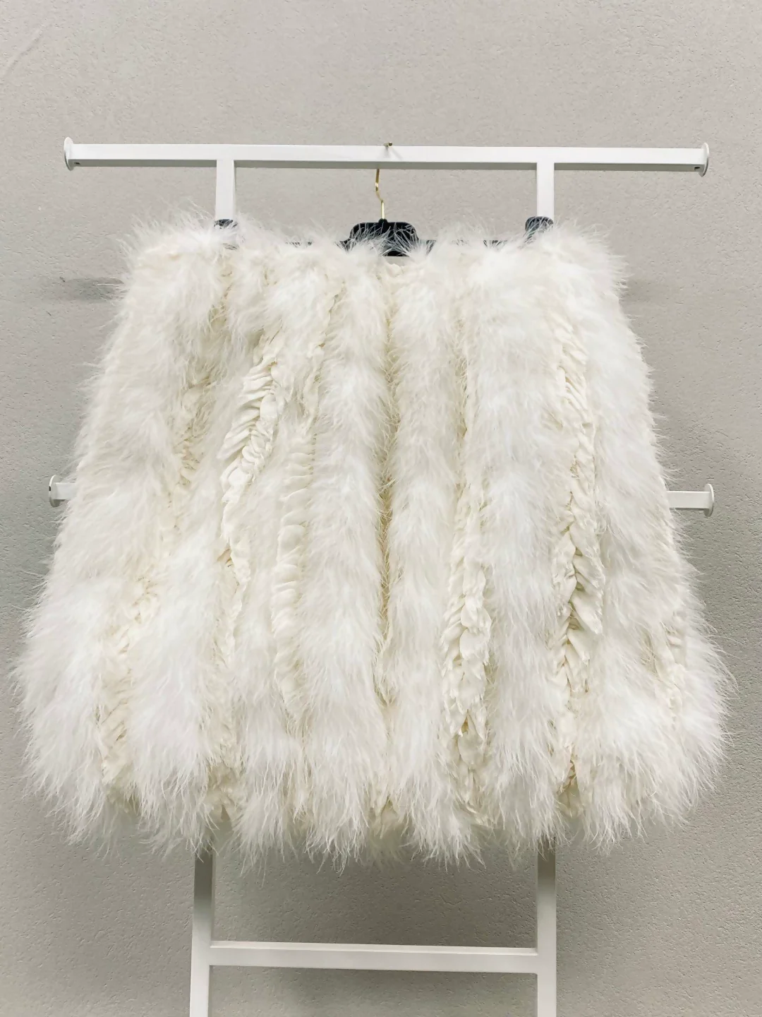 Chanel 19K shearling white skirt - Image 2