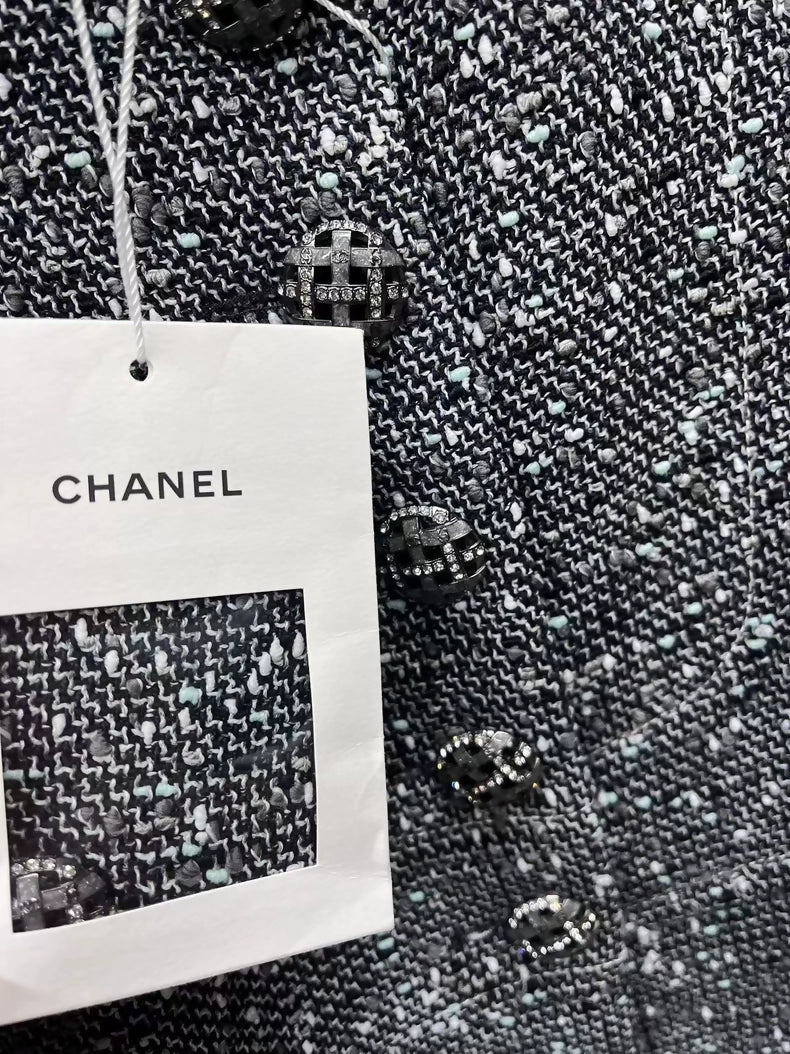 Chanel 19p gray tweed jacket - Image 3