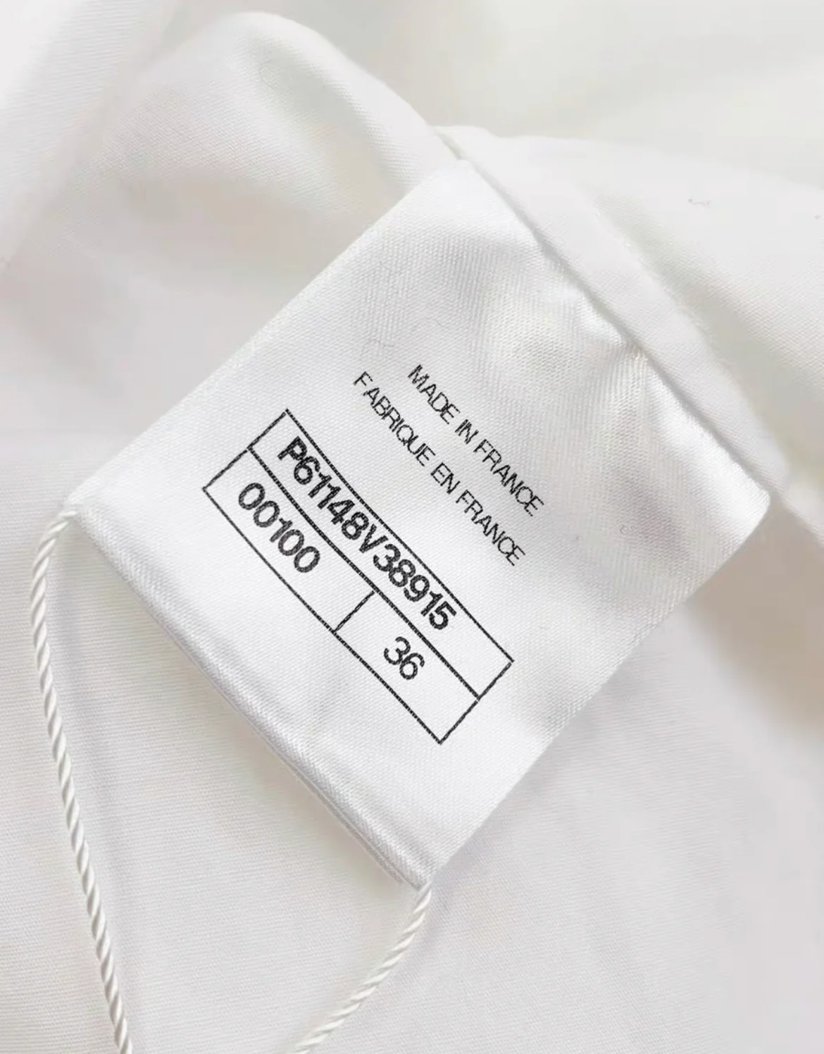 Chanel 19S LOGO CROP BLOUSE SHIRTS TOP IN WHITE size 36 - Image 4