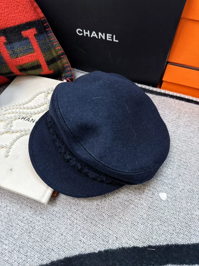 Chanel 19V cap in navy blue tweed, size M - Image 2