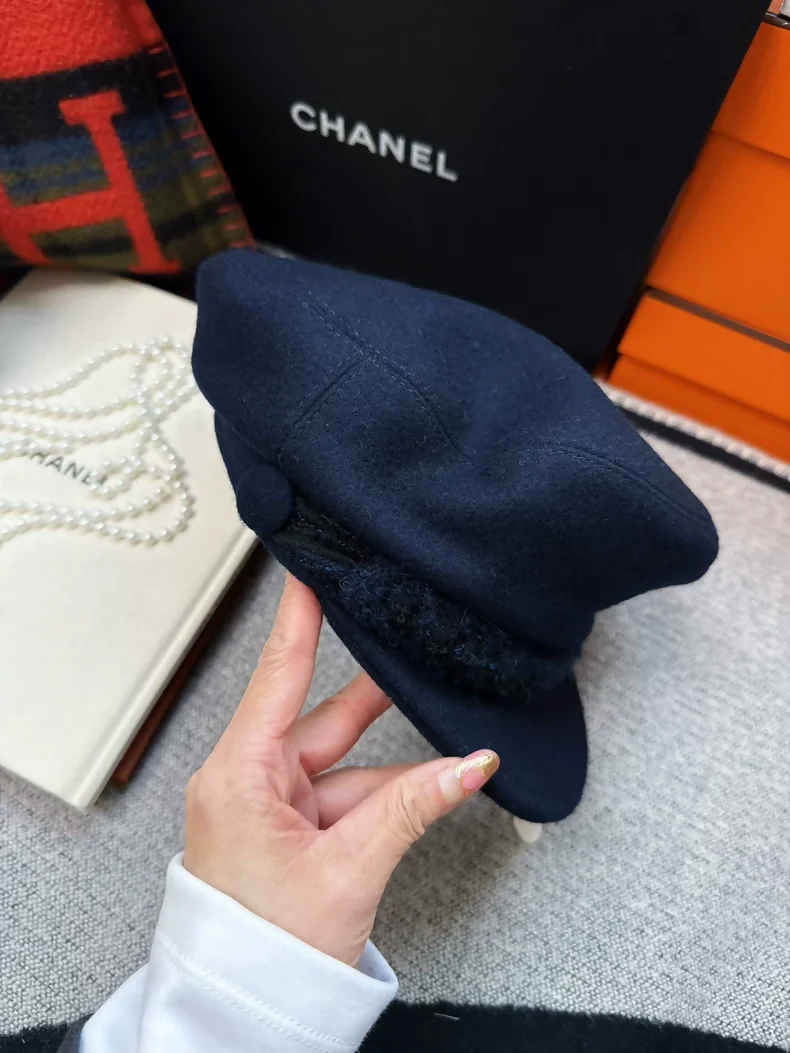 Chanel 19V cap in navy blue tweed, size M - Image 3