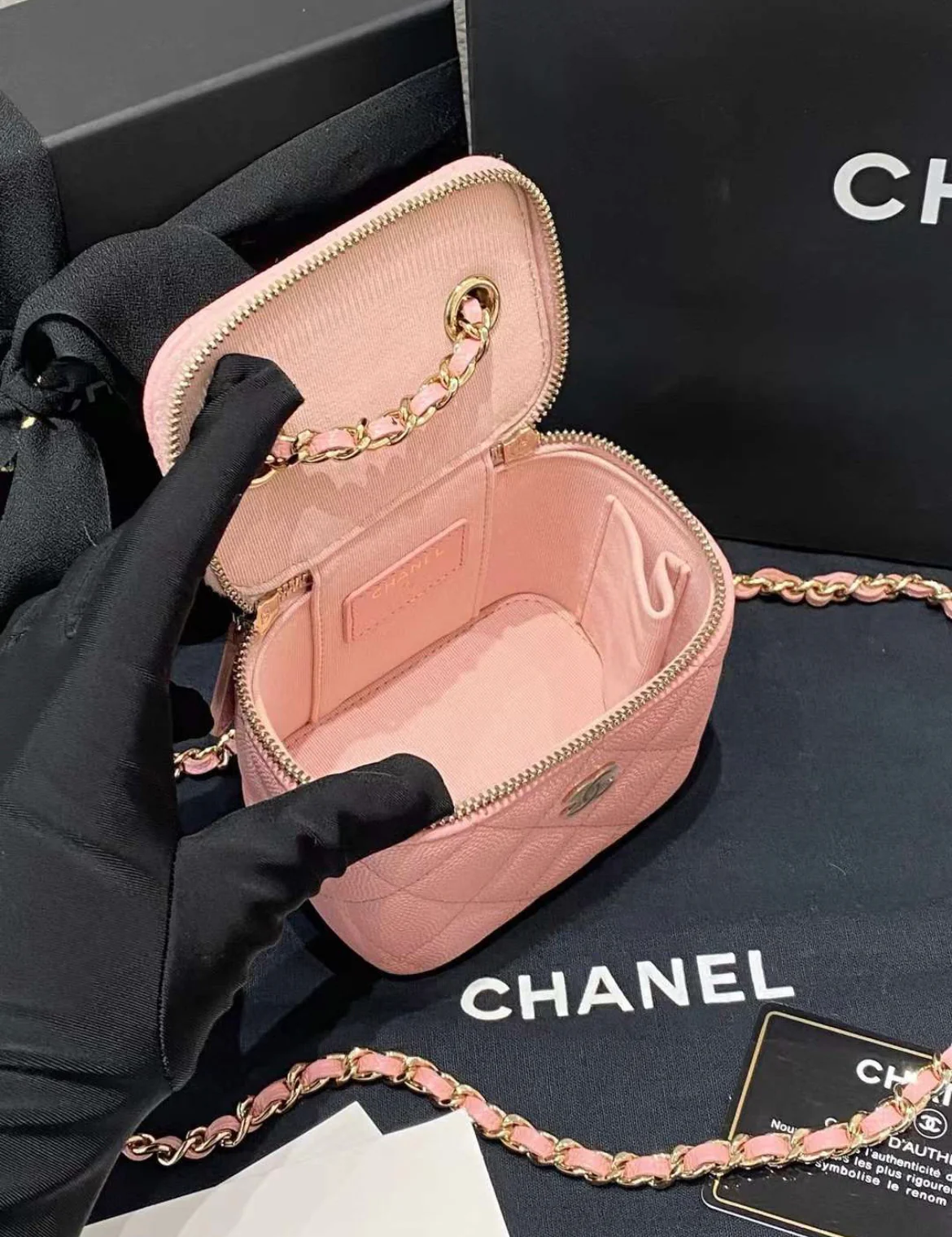 CHANEL 20 Pink Quilted Caviar Leather Mini Vanity Case With Chain Bag - Image 8