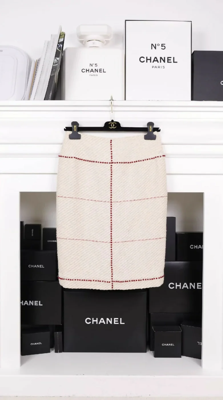 Chanel 2000 Beige/Red Jacket, Skirt, and Tank Top Three-Piece Set - Image 4