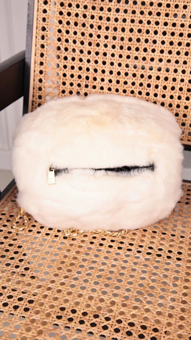 Chanel 2001 White Fur Shoulder Bag Hand Warmer - Image 4