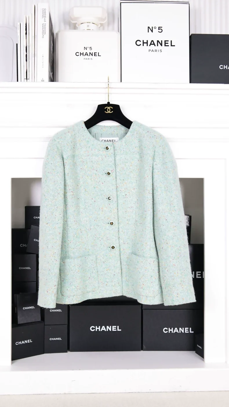 Chanel 2001 Fall/Winter Mint Green Tweed Scarf & cardigan - Image 2