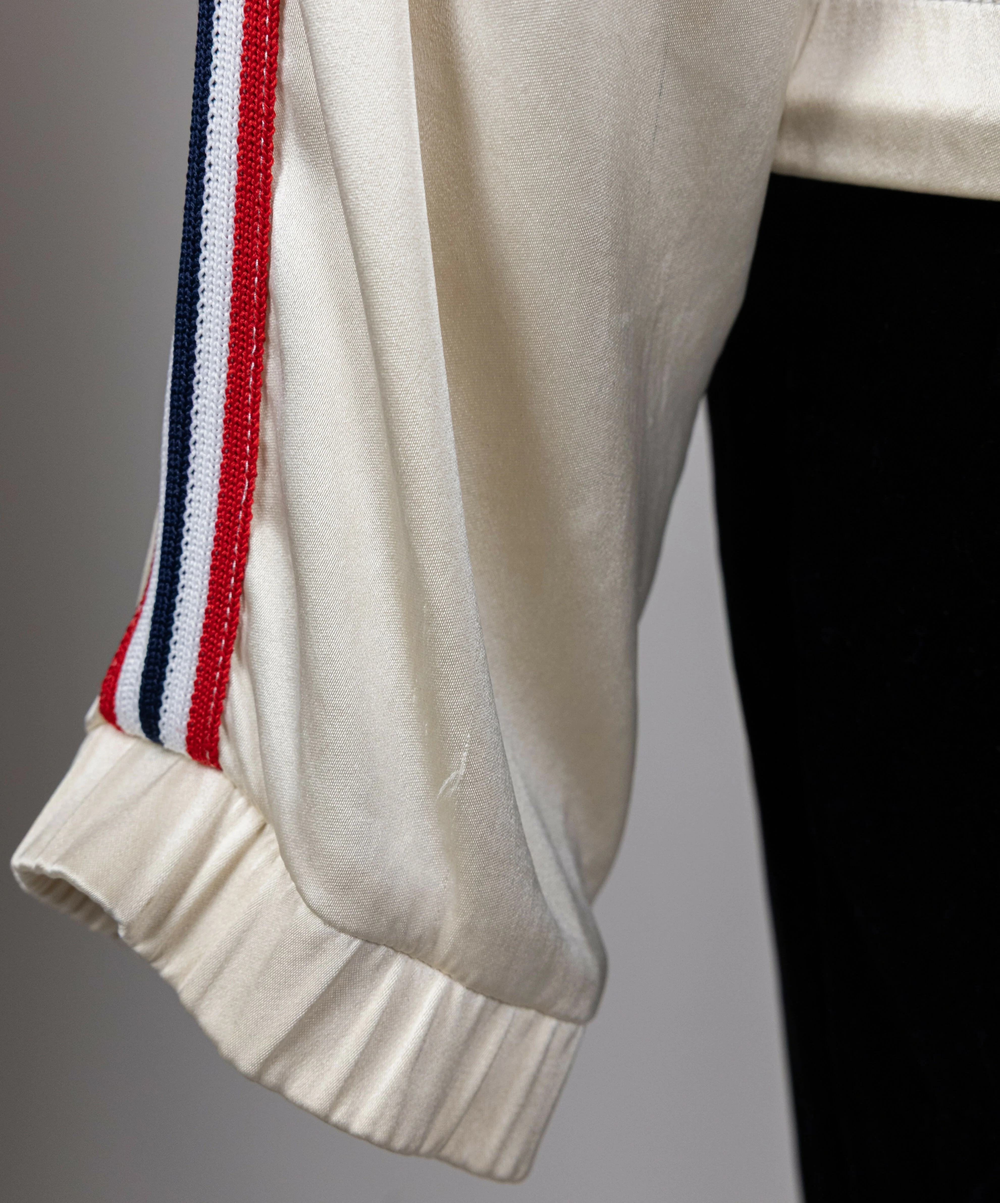 Chanel 2002 Spring/Summer Vintage Cream CC Logo Star Bomber Jacket - Image 10