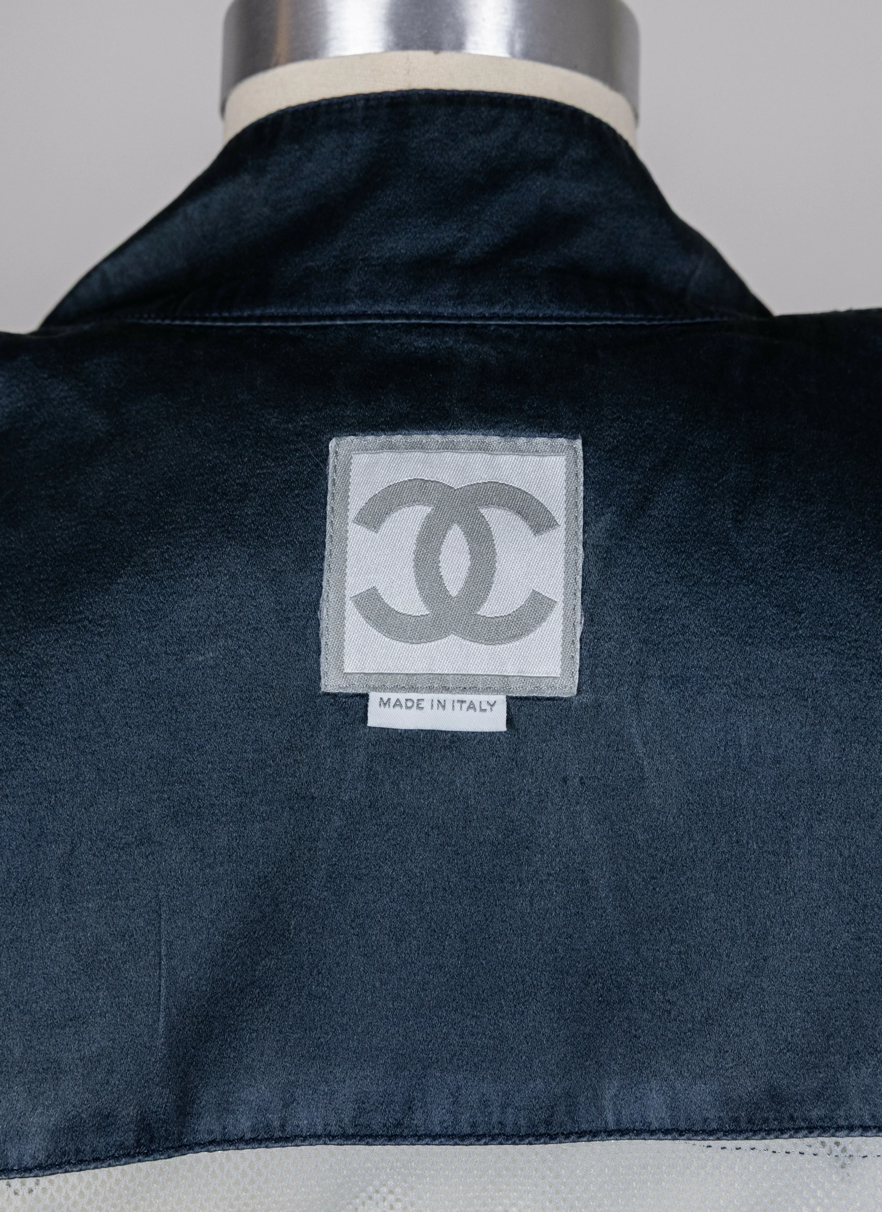 Chanel 2002 Spring/Summer Vintage Cream CC Logo Star Bomber Jacket - Image 13