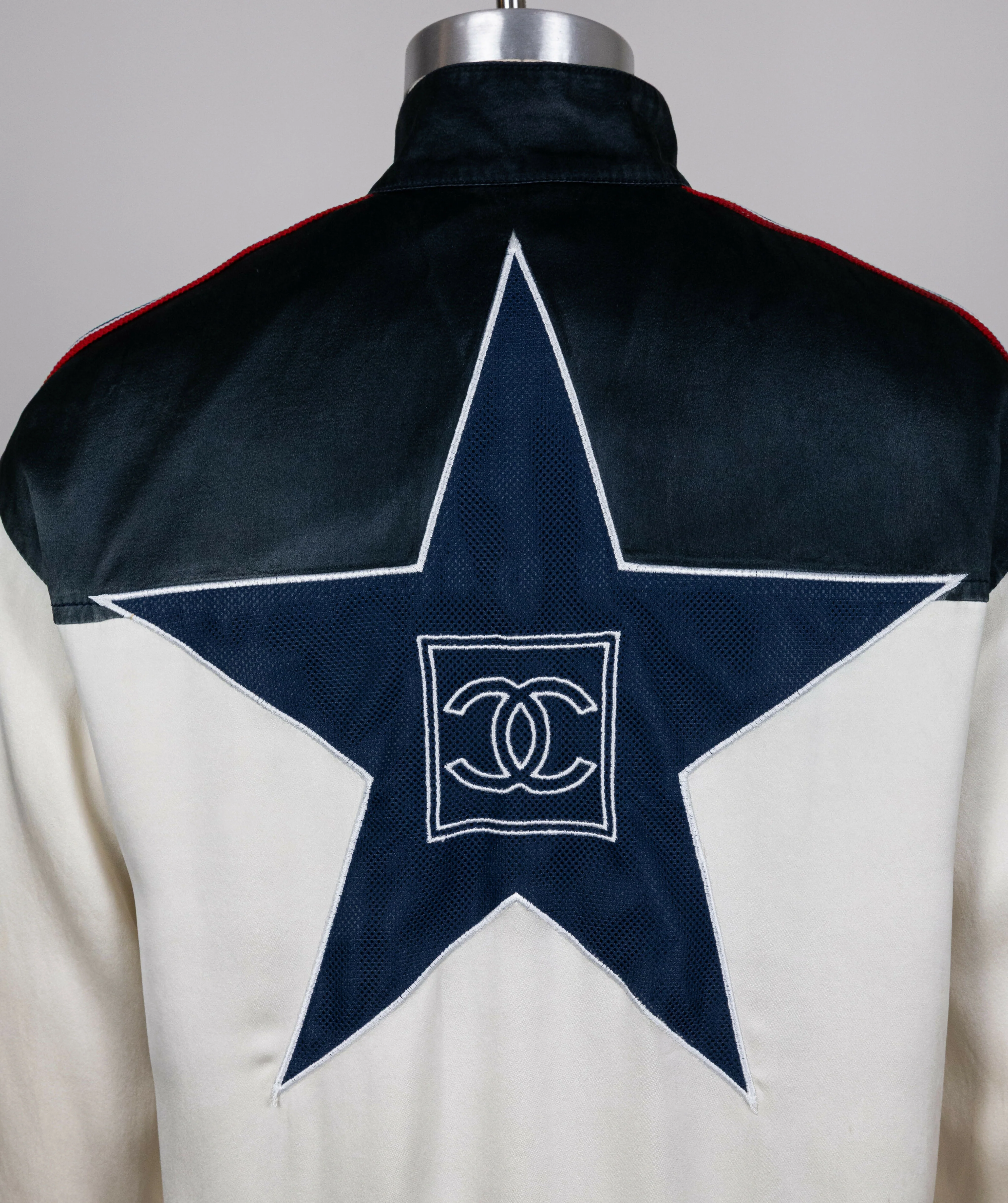Chanel 2002 Spring/Summer Vintage Cream CC Logo Star Bomber Jacket - Image 5