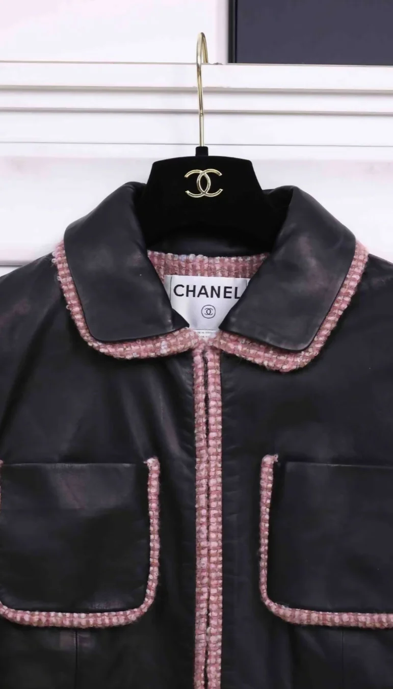 Chanel 2003 black leather and pink tweed jacket - Image 3