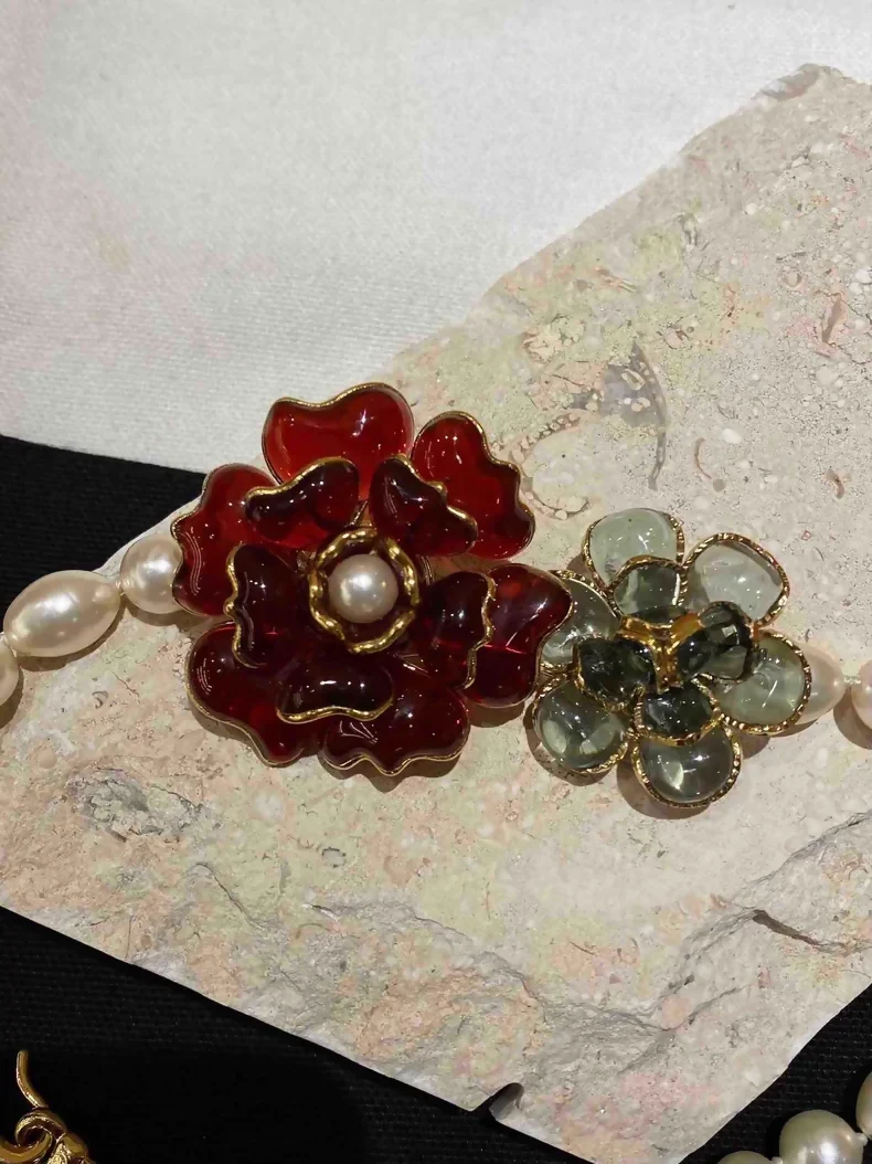Chanel 2005 Glass Flower Pearl Necklace - Image 2