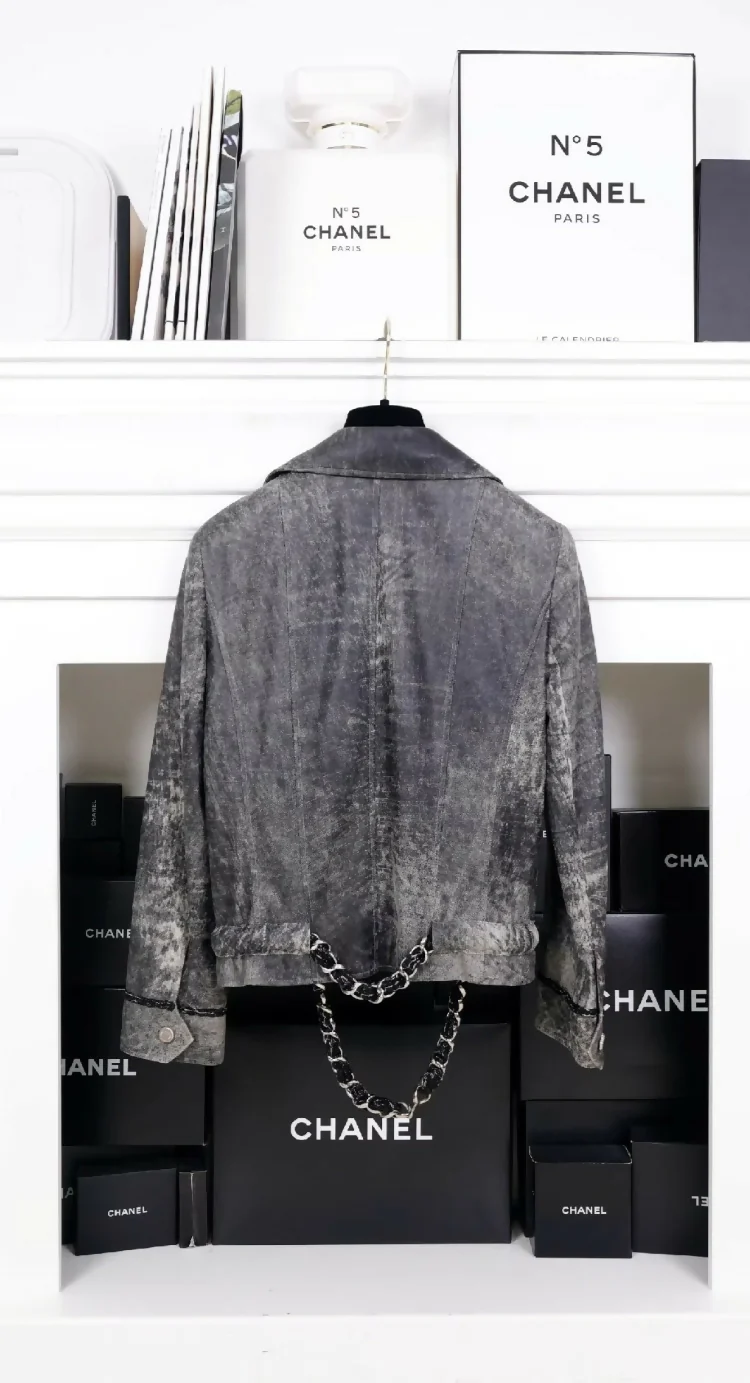 Chanel 2006 black distressed leather jacket - Image 2