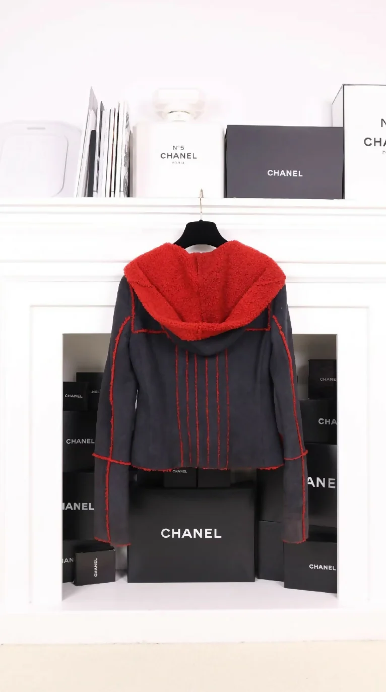 Chanel 2006 red and black sheepskin leather jacket - Image 2