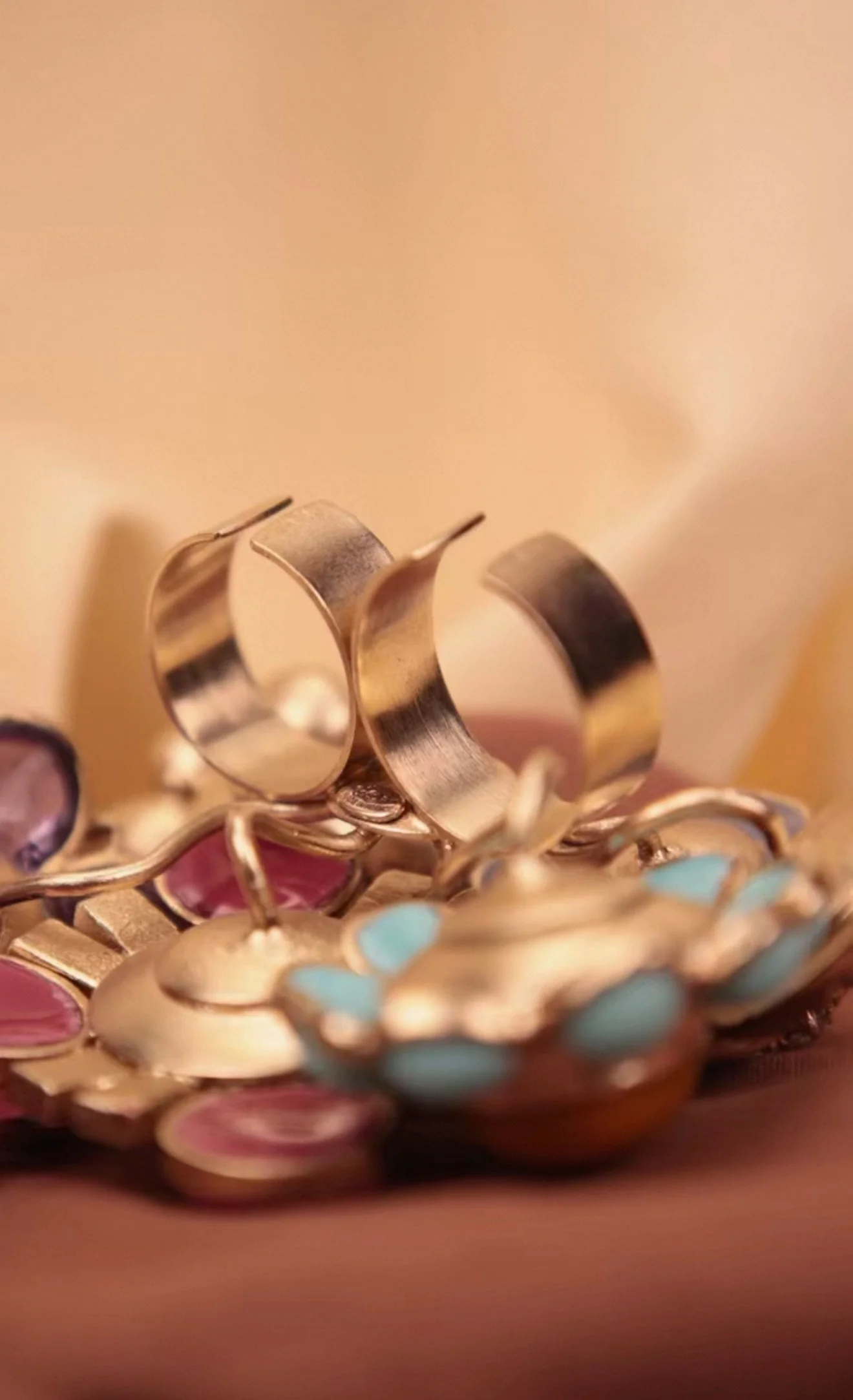 Chanel 2009 Colored Glass Flower and Pearl Ring - Image 2