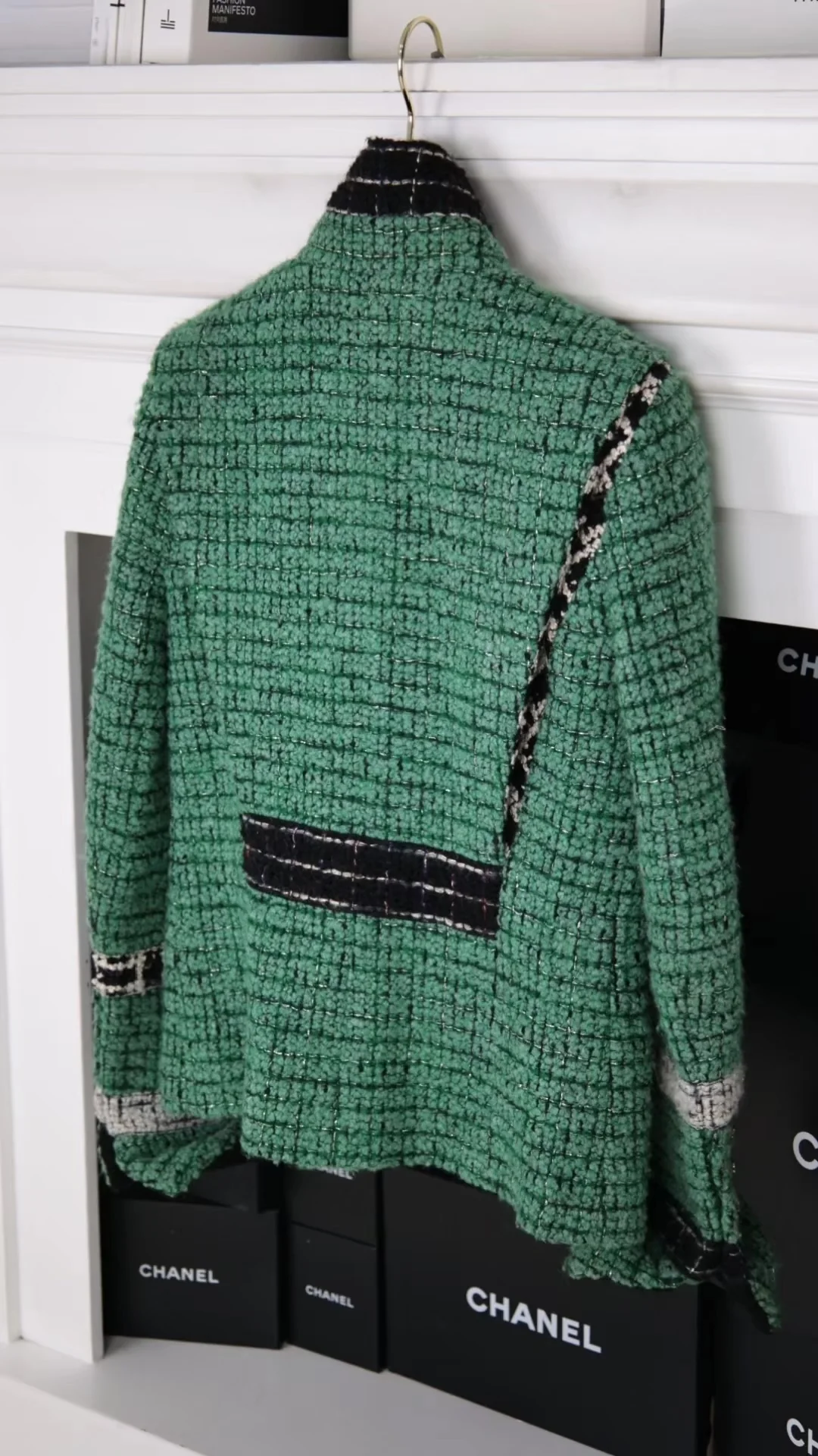 Chanel 2009 Green Tweed Jacket - Image 3