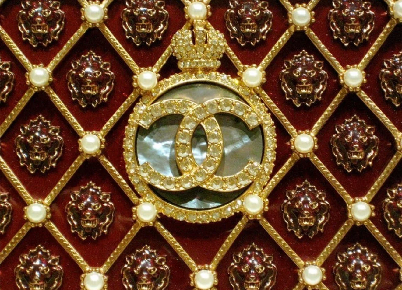 Chanel 2009 Paris Moscow Lion Head Minaudière Clutch - Image 2