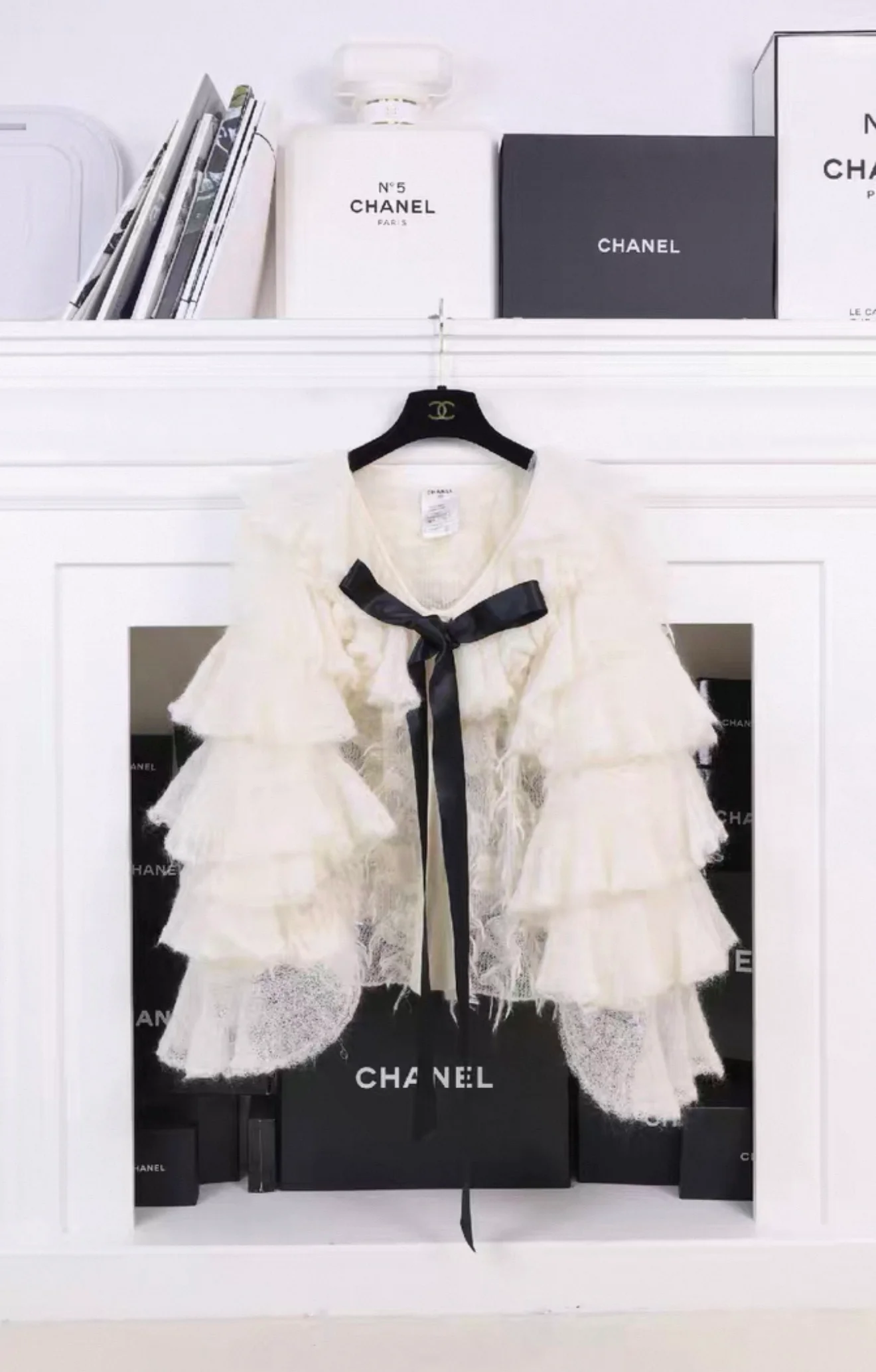 Chanel 2009 Paris-Moscow White Wool Black Bow Cardigan