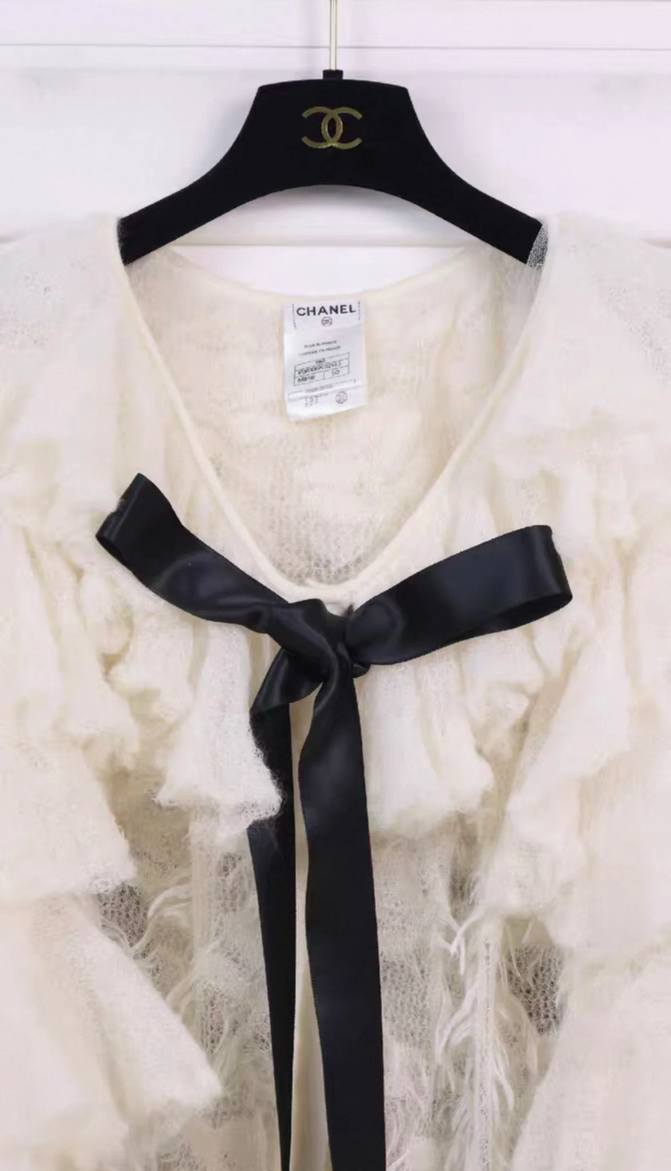 Chanel 2009 Paris-Moscow White Wool Black Bow Cardigan - Image 4