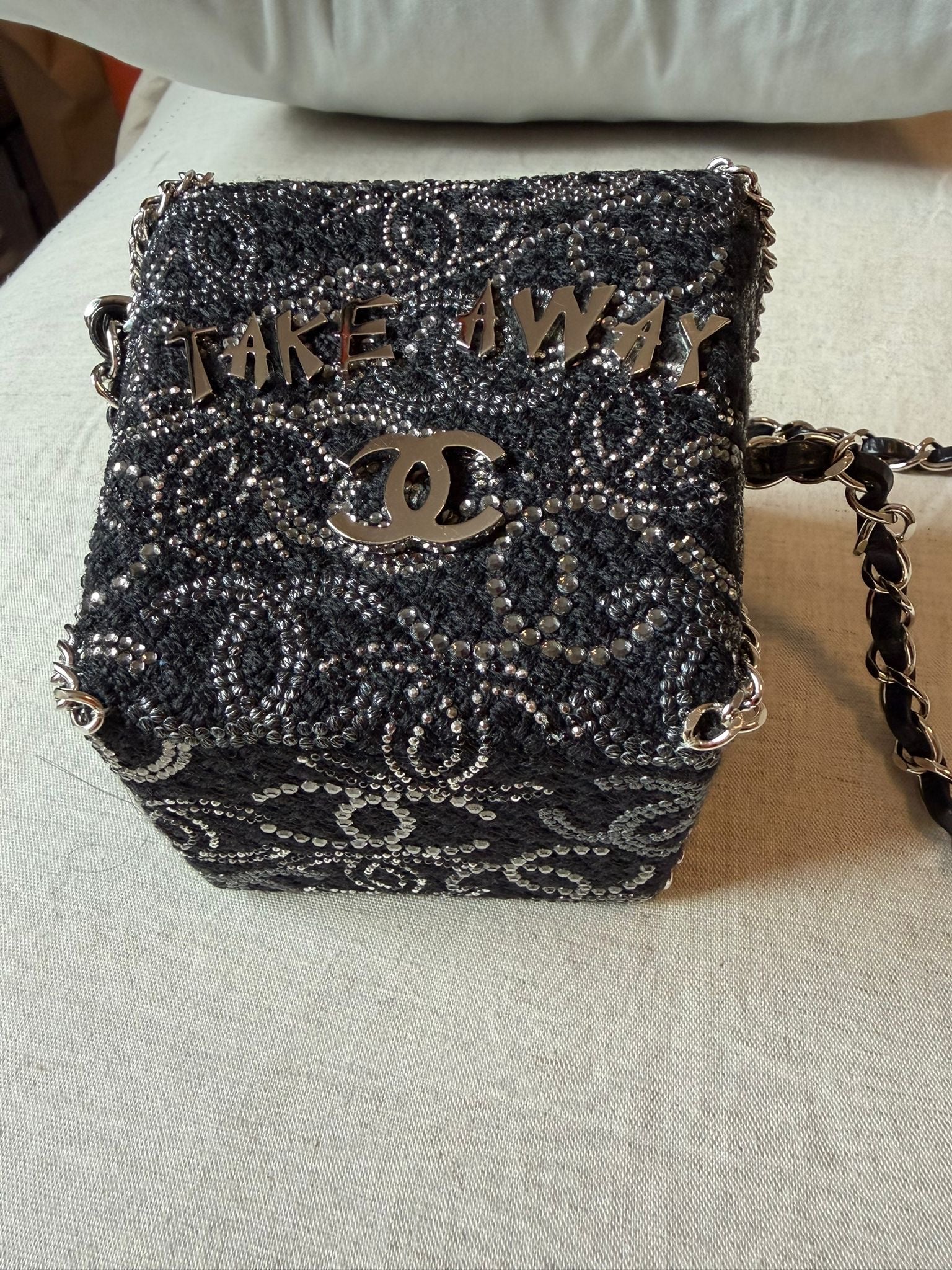 Ultra Rare - Chanel 2010 Paris-Shanghai Take Away Box Bag - Image 5