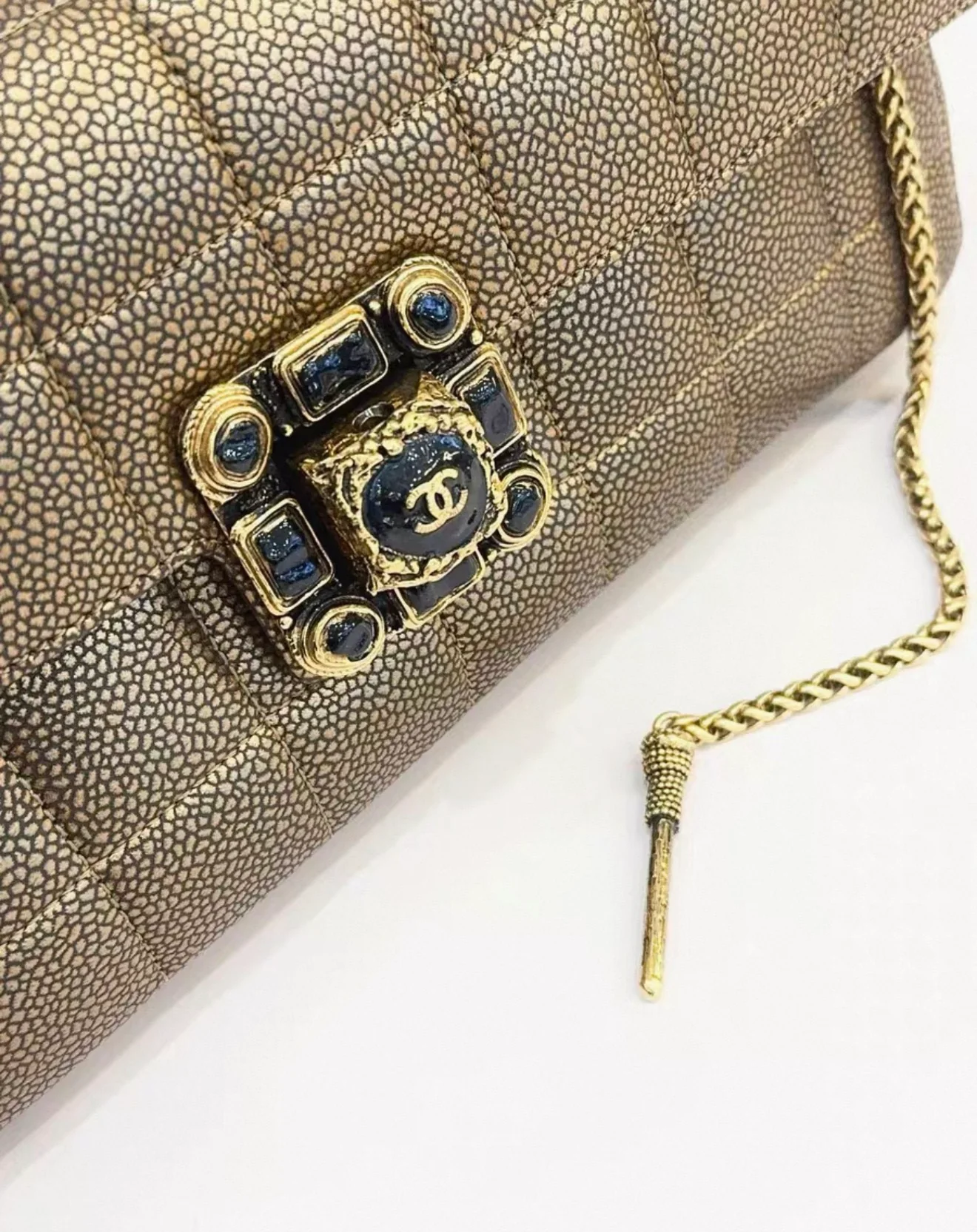 Chanel 2011 Gold Chocolate Bar Quilted Caviar Paris Byzance Gripoix East West Flap Bag Aged Gold Hardware, - Image 4