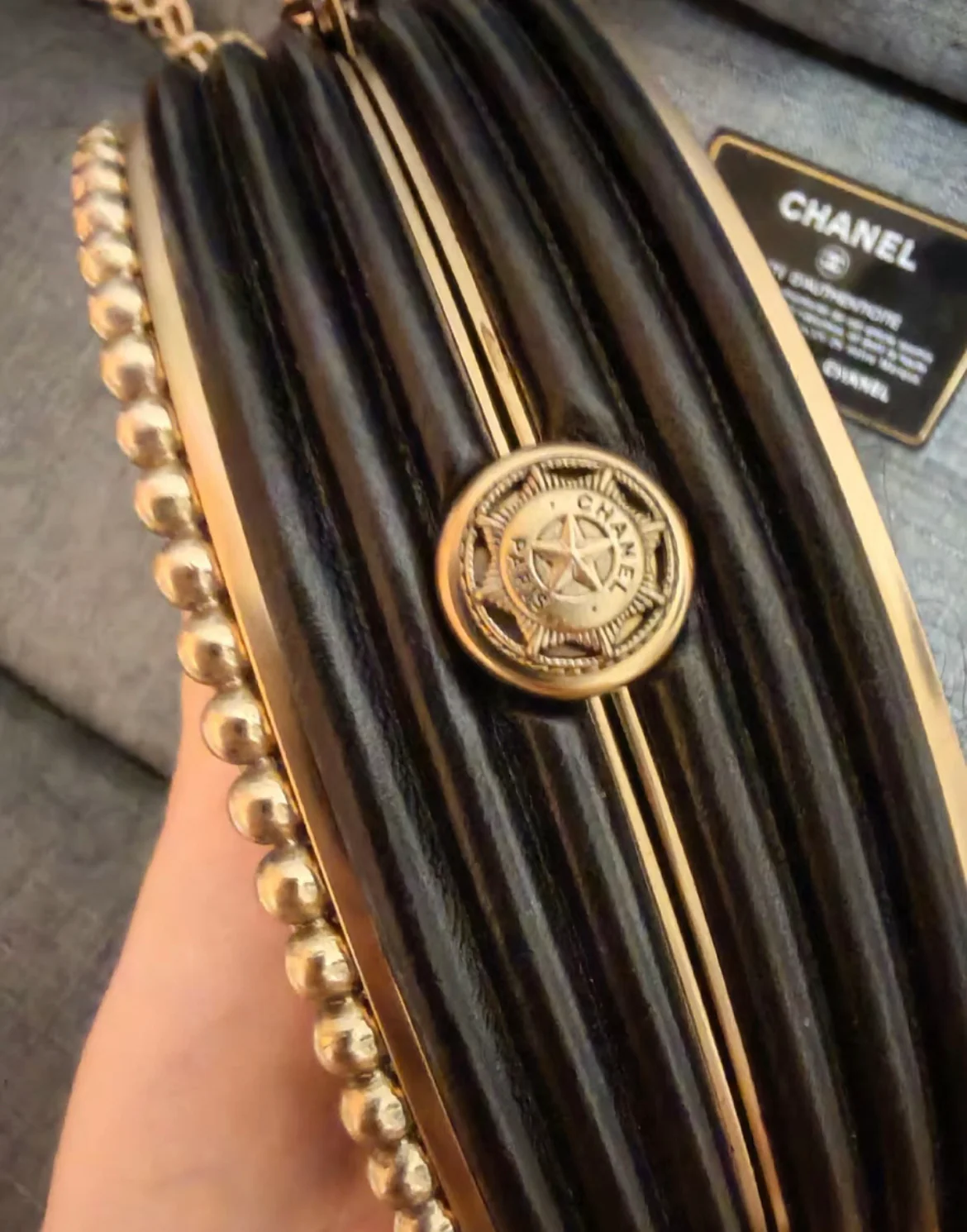 CHANEL 2014 Paris-dallas Minaudière Crossbody Bag In Black excellent condition - Image 3