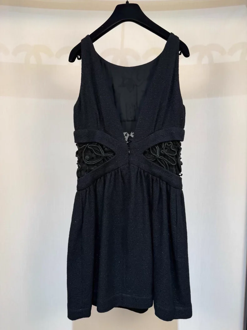 Chanel 2014 black dress - Image 2