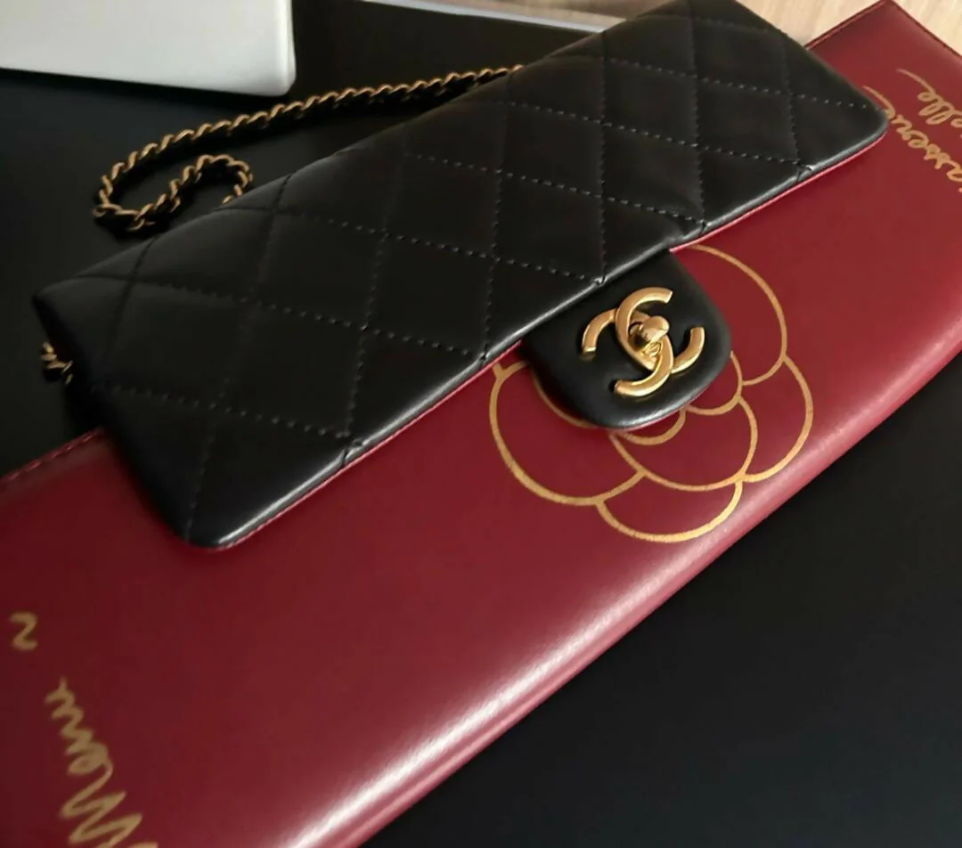 Chanel 2014 Vintage Brasserie Gabrielle Menu Clutch - Image 3