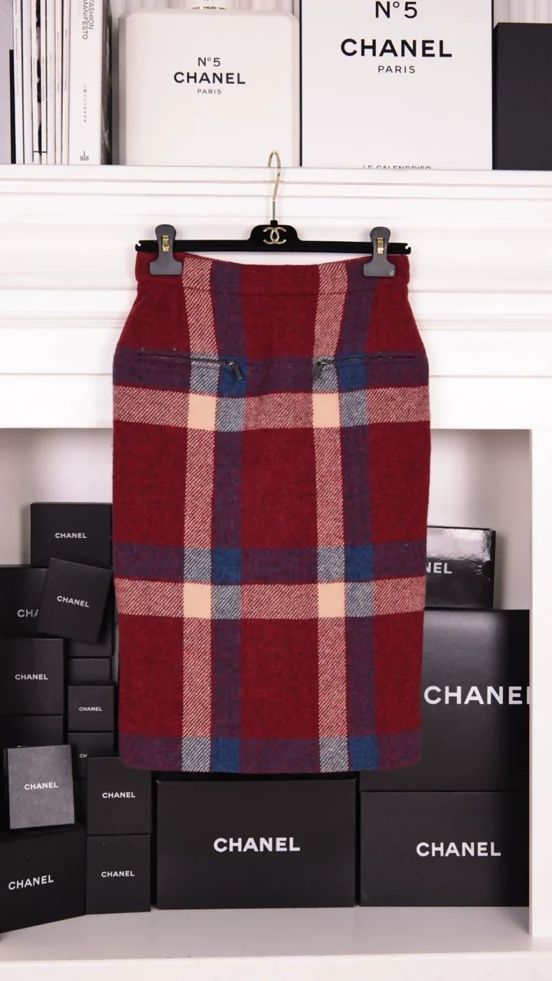 Chanel 2015 Red and Blue Plaid Skirt - Image 2