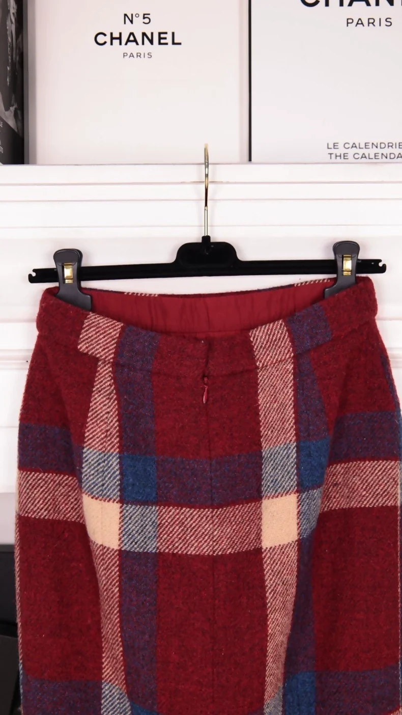 Chanel 2015 Red and Blue Plaid Skirt - Image 3