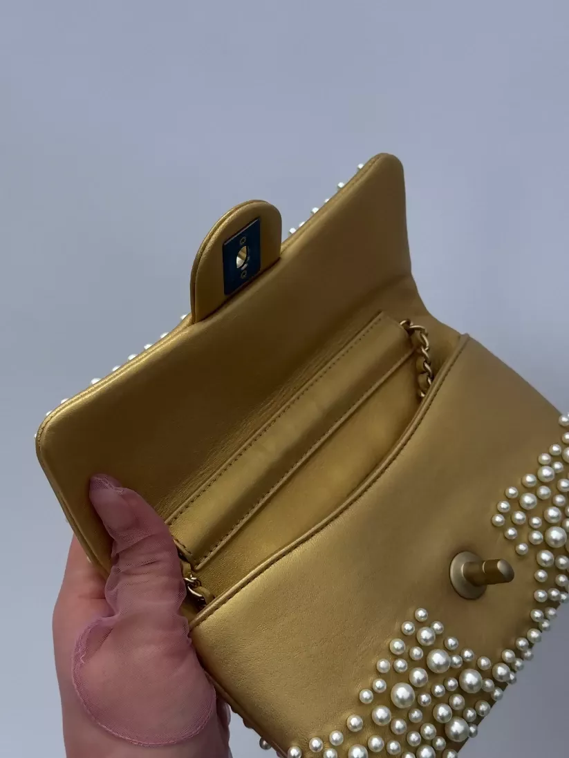Chanel 2015 Paris–Dubai Gold Metallic Pearly Wallet on Chain - Image 7