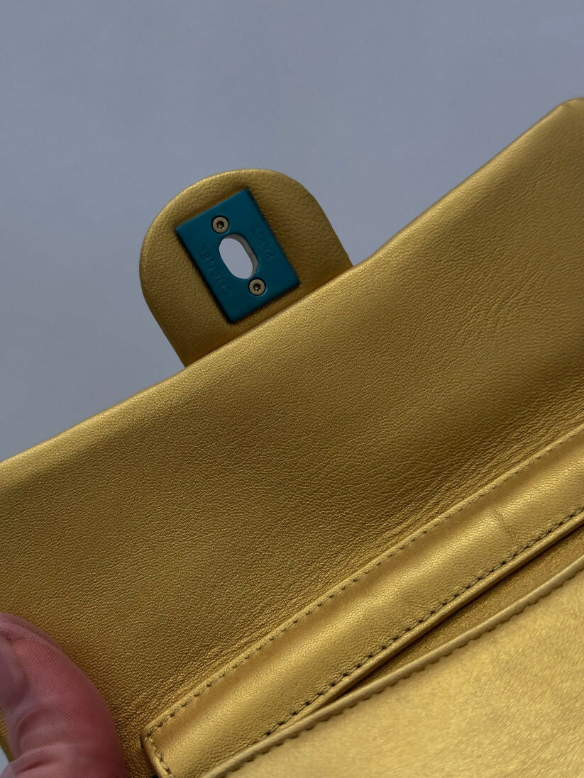 Chanel 2015 Paris–Dubai Gold Metallic Pearly Wallet on Chain - Image 8