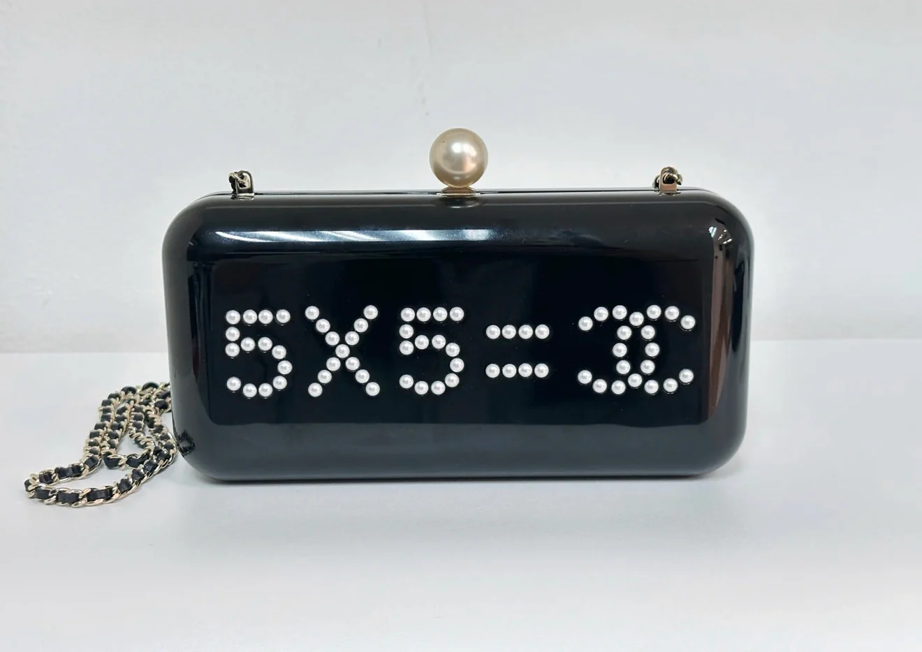 Chanel 2015 Votez Coco Black Pearl Plexiglass Minaudiere - Image 2