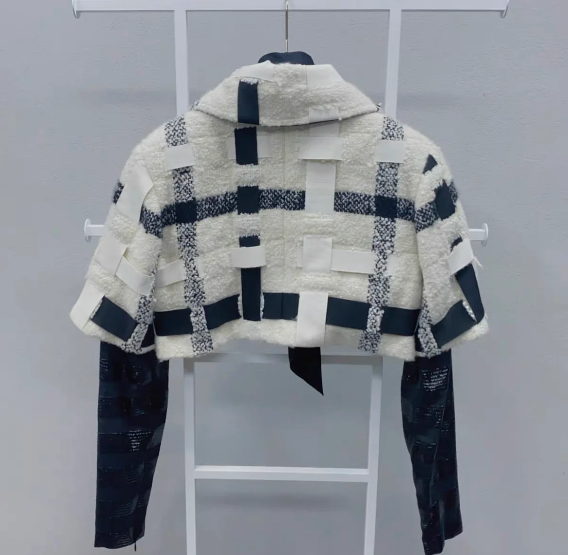Chanel 2016 Fall Winter runway Ecru/Black Embroidered ROC Woven Tweed Jacket size 38 - Image 3
