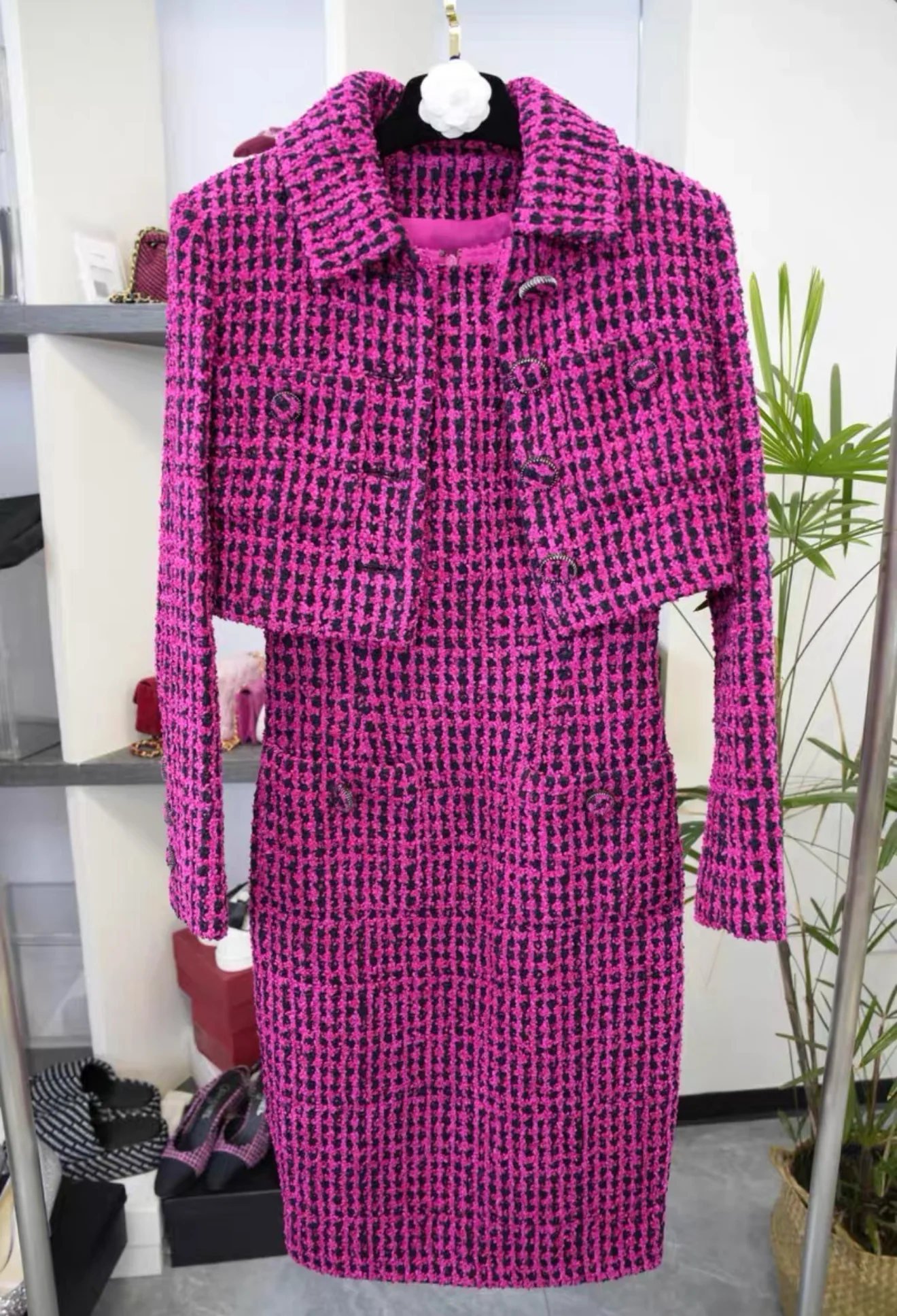 Chanel 2016 Pink Fuchsia tweed jacket and dress suit - Image 2