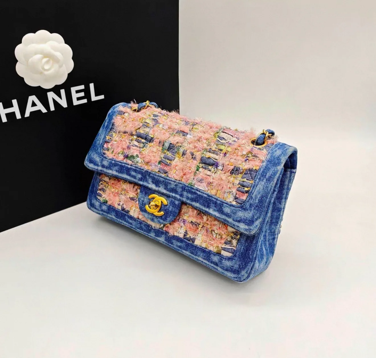 Chanel 2016 runway limited edition CF medium size in pink tweed and blue denim - Image 2