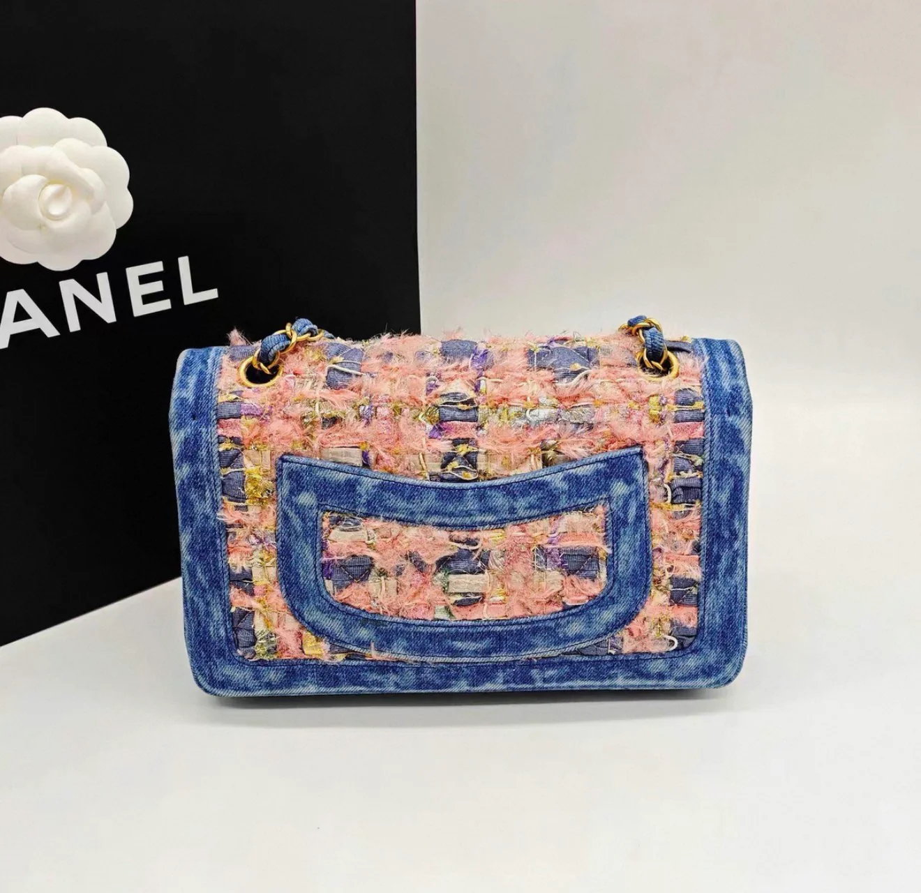 Chanel 2016 runway limited edition CF medium size in pink tweed and blue denim - Image 3