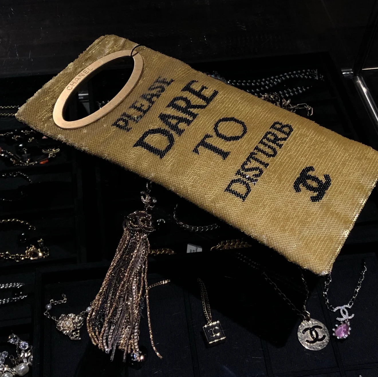 Chanel 2017 Black and Gold Sequin Paris-Cosmopolite Do Not Disturb Minaudiere Clutch Gold Hardware - Image 2