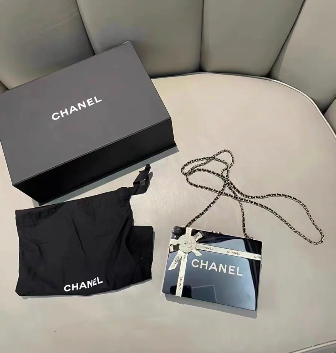 Chanel 2017 Gift Box Minaudière - Image 3