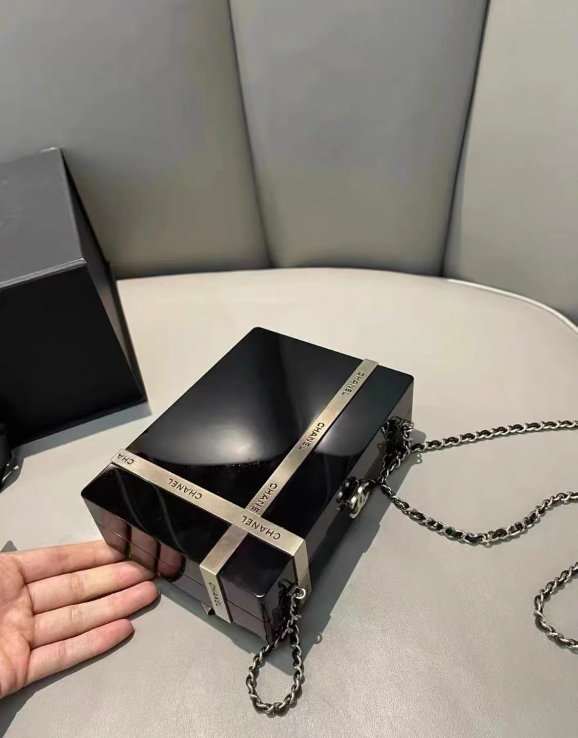 Chanel 2017 Gift Box Minaudière - Image 5