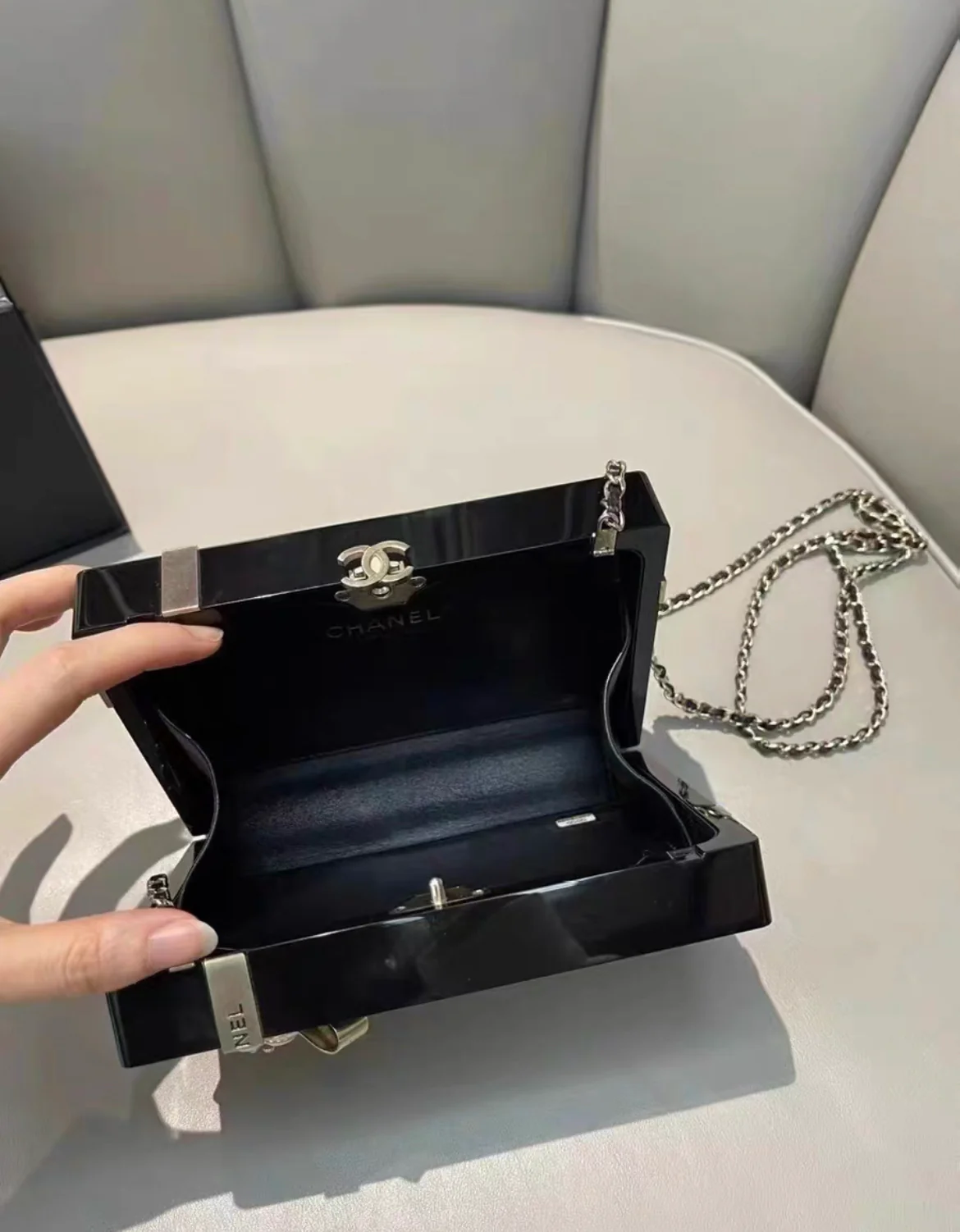 Chanel 2017 Gift Box Minaudière - Image 6