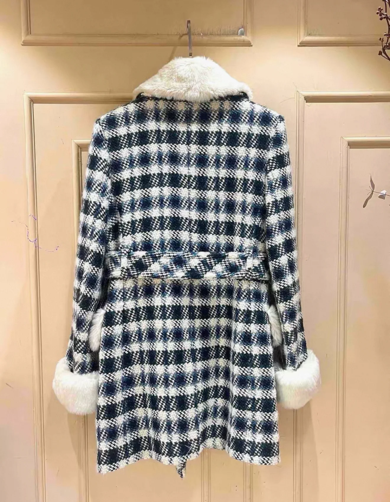 Chanel 2017 white/Blue/Green Check Tweed Coat - Image 2