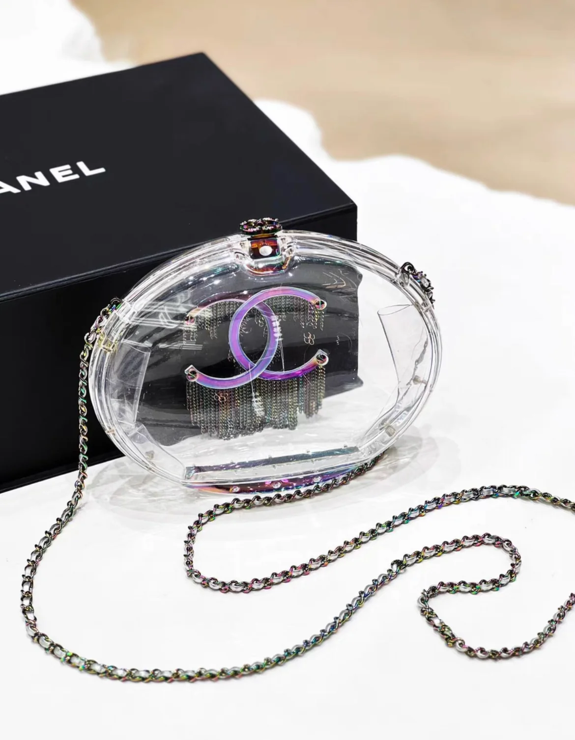 Chanel 2018 Cc Detailed Chain Embellished Acrylic Shoulder Bag - Image 2
