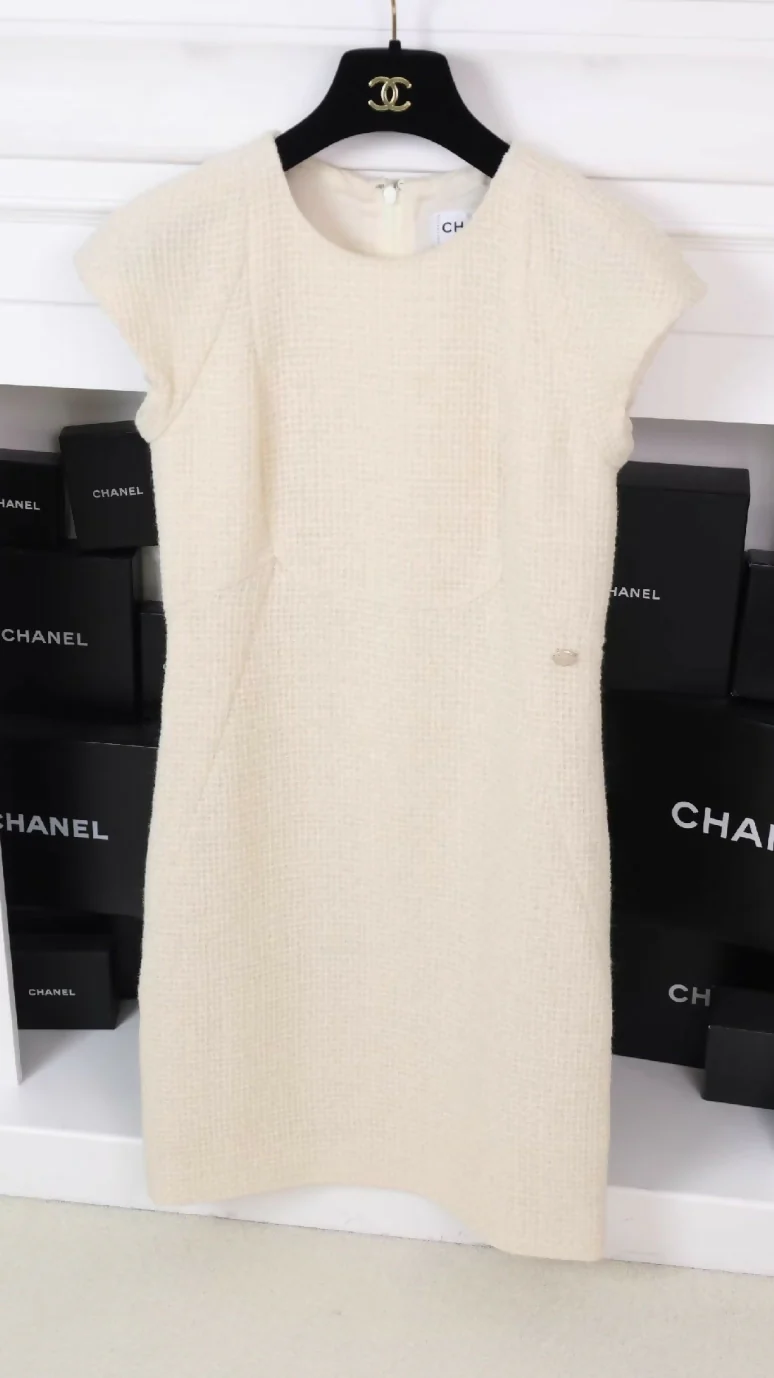 Chanel 2018 ecru Dress - Image 2