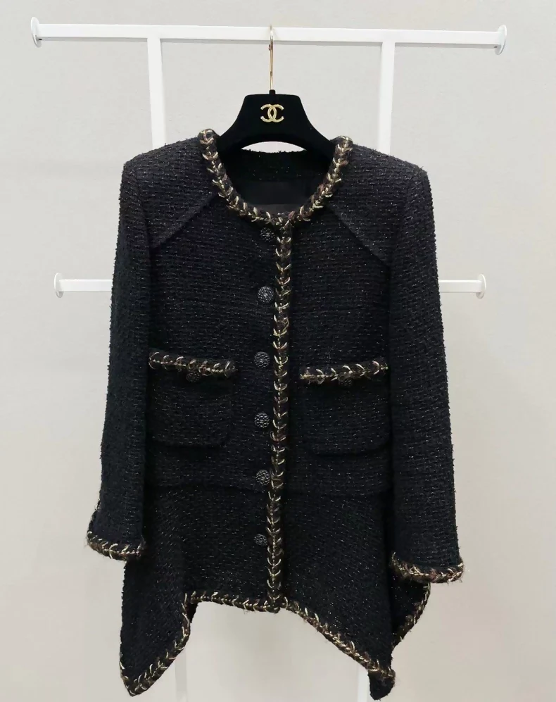 Chanel 2018 black and gold jacket - Image 2