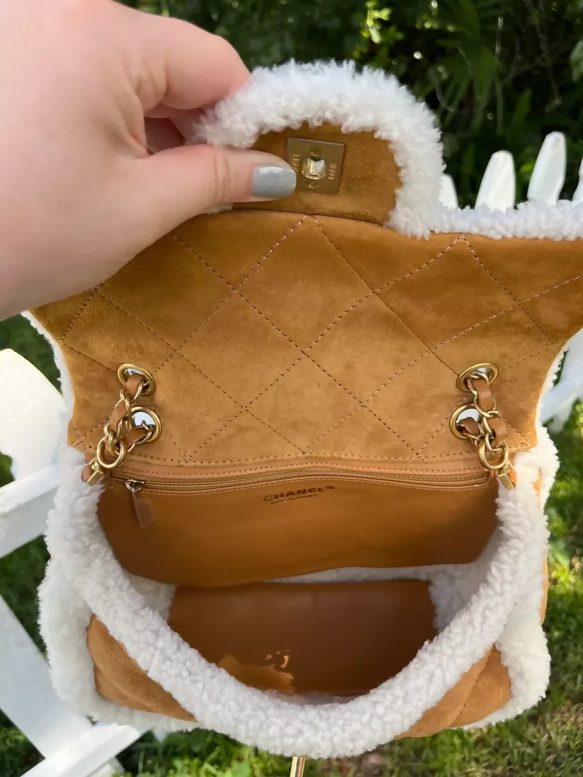 Chanel 2018 Medium Shearling Coco Neige Flap Bag - Image 6